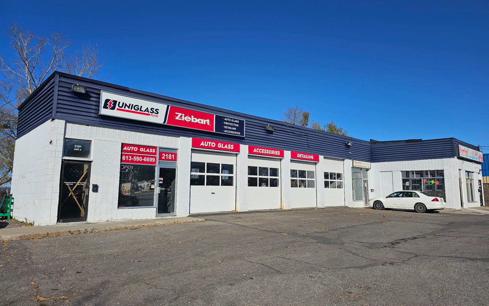 Full storefront at 2181 St-Joseph Blvd in Orléans